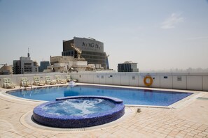 Piscine extérieure, piscine sur le toit