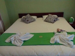 Deluxe Double Room, 1 Queen Bed, Beach View | 1 bedroom, premium bedding, desk, iron/ironing board - Villa De Rosh (Negombo)
