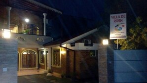 A villa with a signboard, a brick exterior, and a gated entrance. - Villa De Rosh (Negombo)