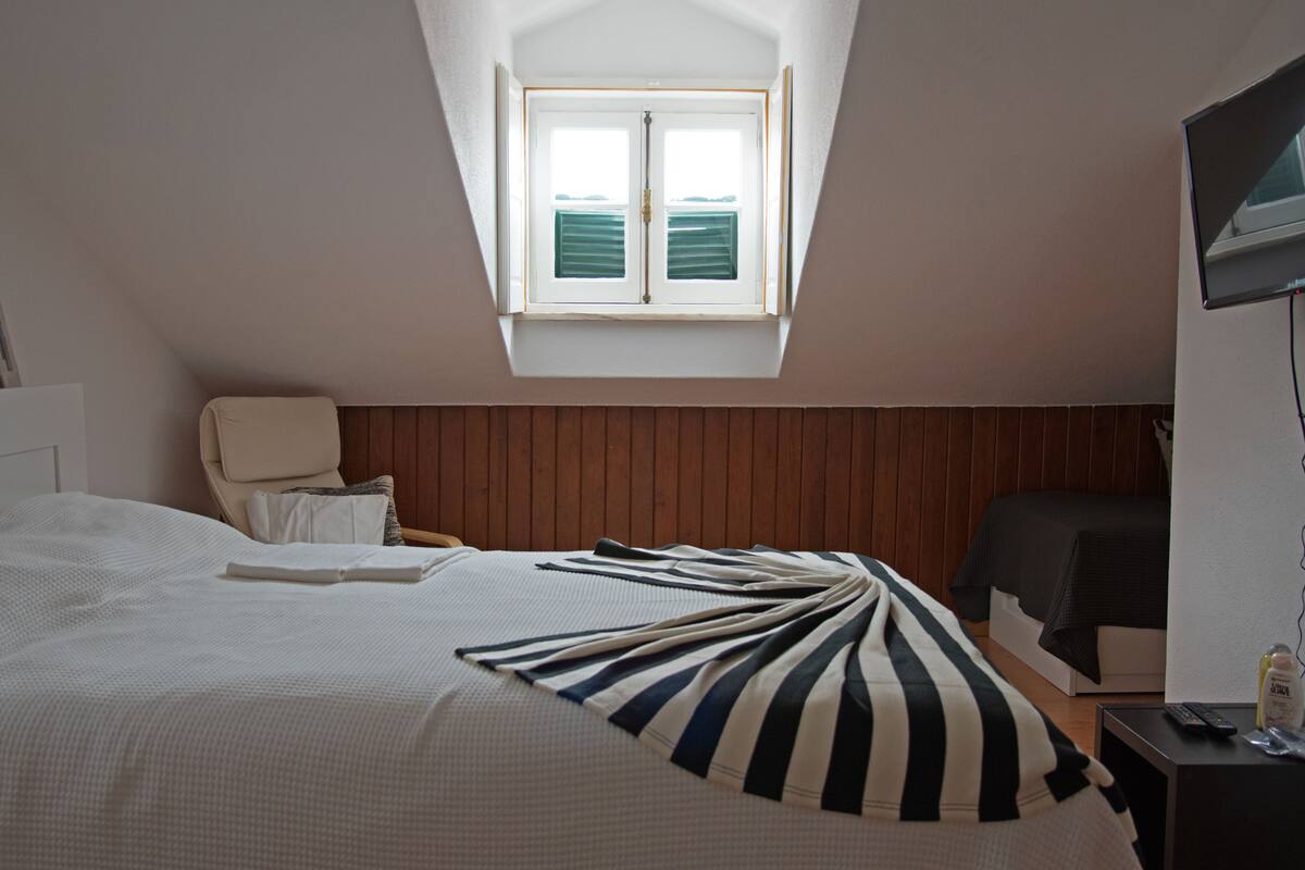 Dúplex familiar, 1 habitación, 2 baños, planta ejecutiva | 1 dormitorio y ropa de cama de alta calidad
