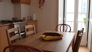 Family Duplex, 1 Bedroom, 2 Bathrooms, Executive Level | In-room dining - Host'Bell Lisbon Alfama Apartments (Lisbon)