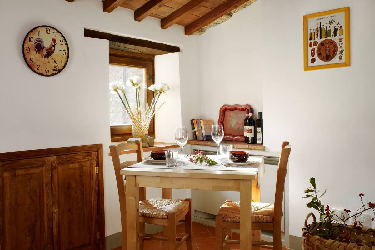 Apartamento Deluxe, 1 habitación (salvia) | Cocina privada | Cafetera o tetera, frigorífico, placa de cocina y hervidor eléctrico