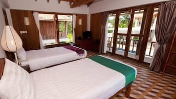 Superior Twin Room | Minibar, in-room safe, desk, free cribs/infant beds