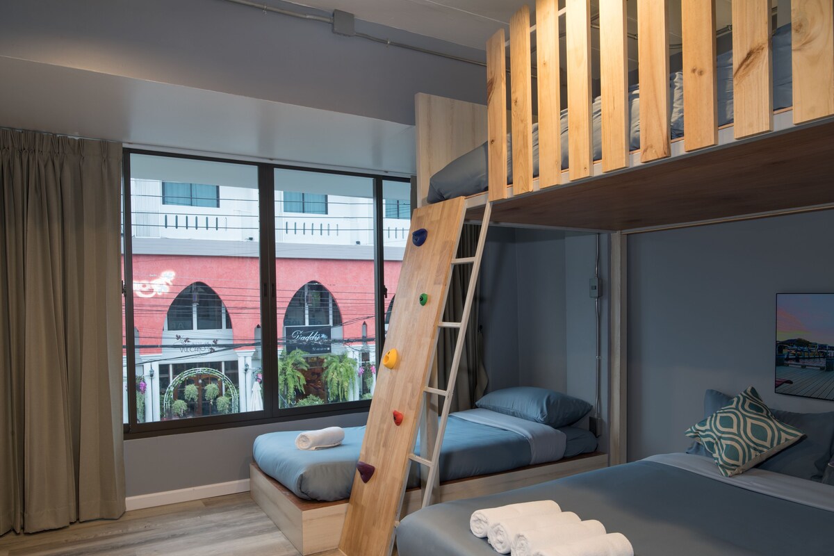 Standard Family Room with Private Bathroom | Truy cập Internet không dây miễn phí 