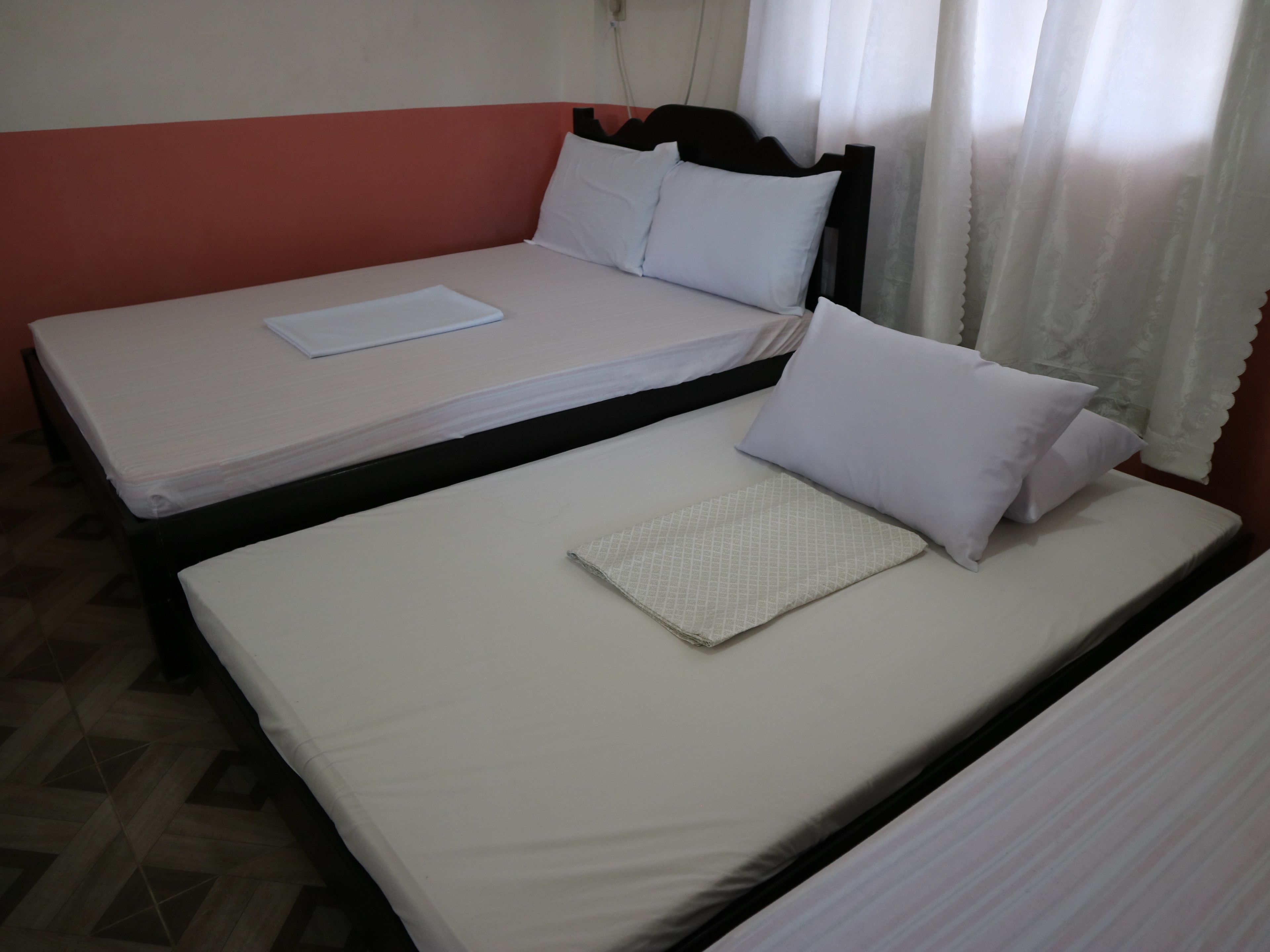 dorm | desk, rollaway beds, free wifi, bed sheets