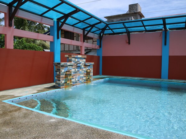 Kolam renang outdoor