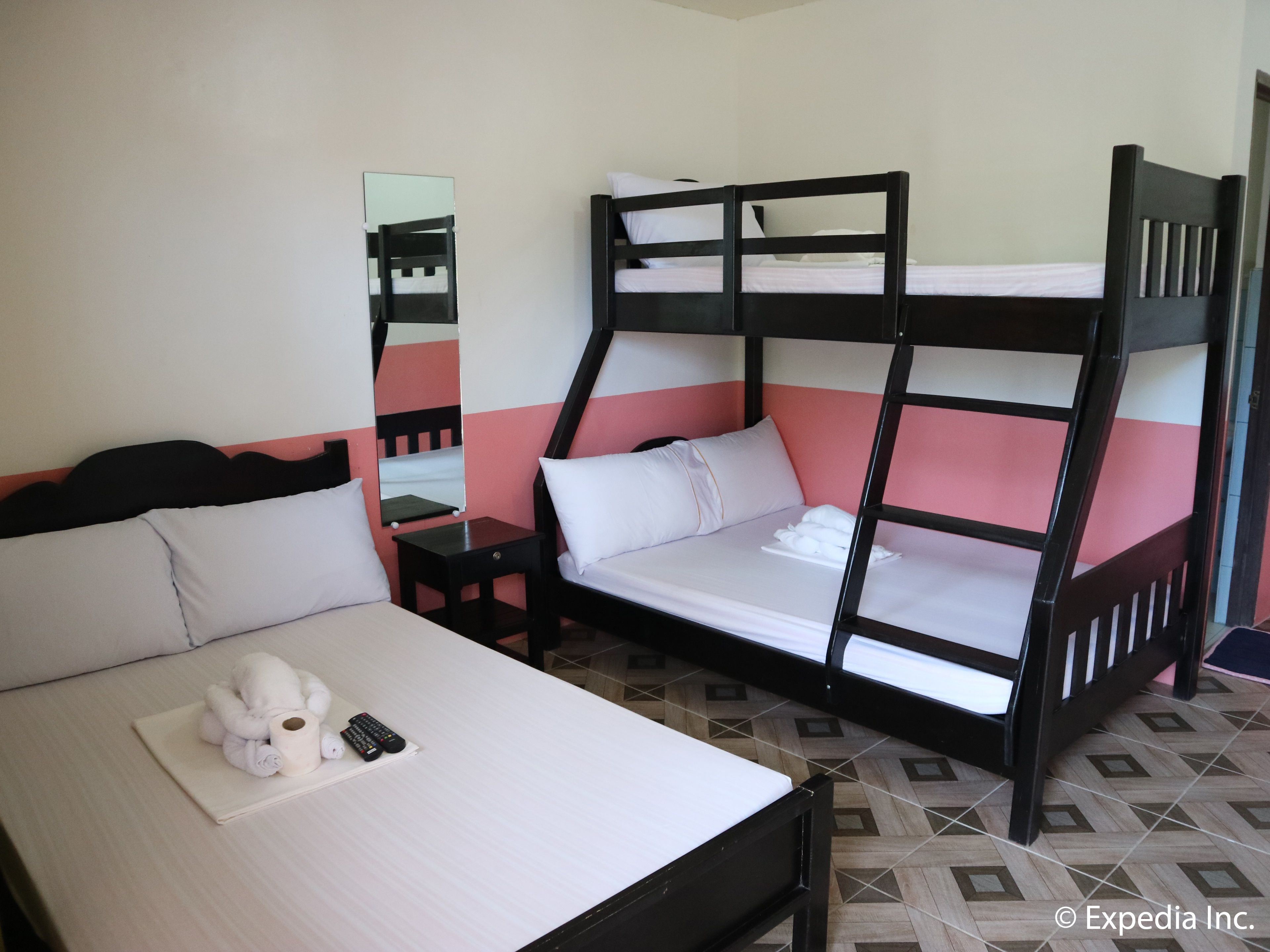 desk, rollaway beds, free wifi, bed sheets