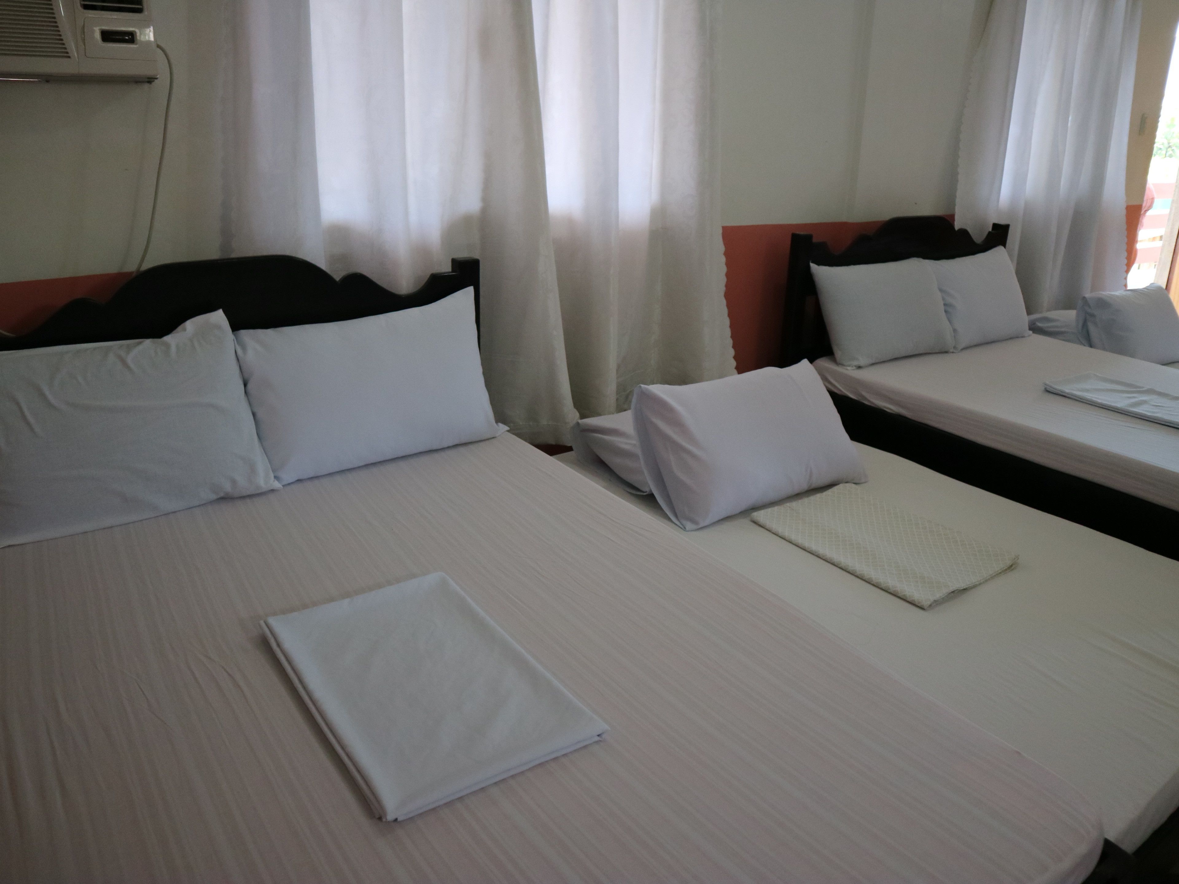 desk, rollaway beds, free wifi, bed sheets