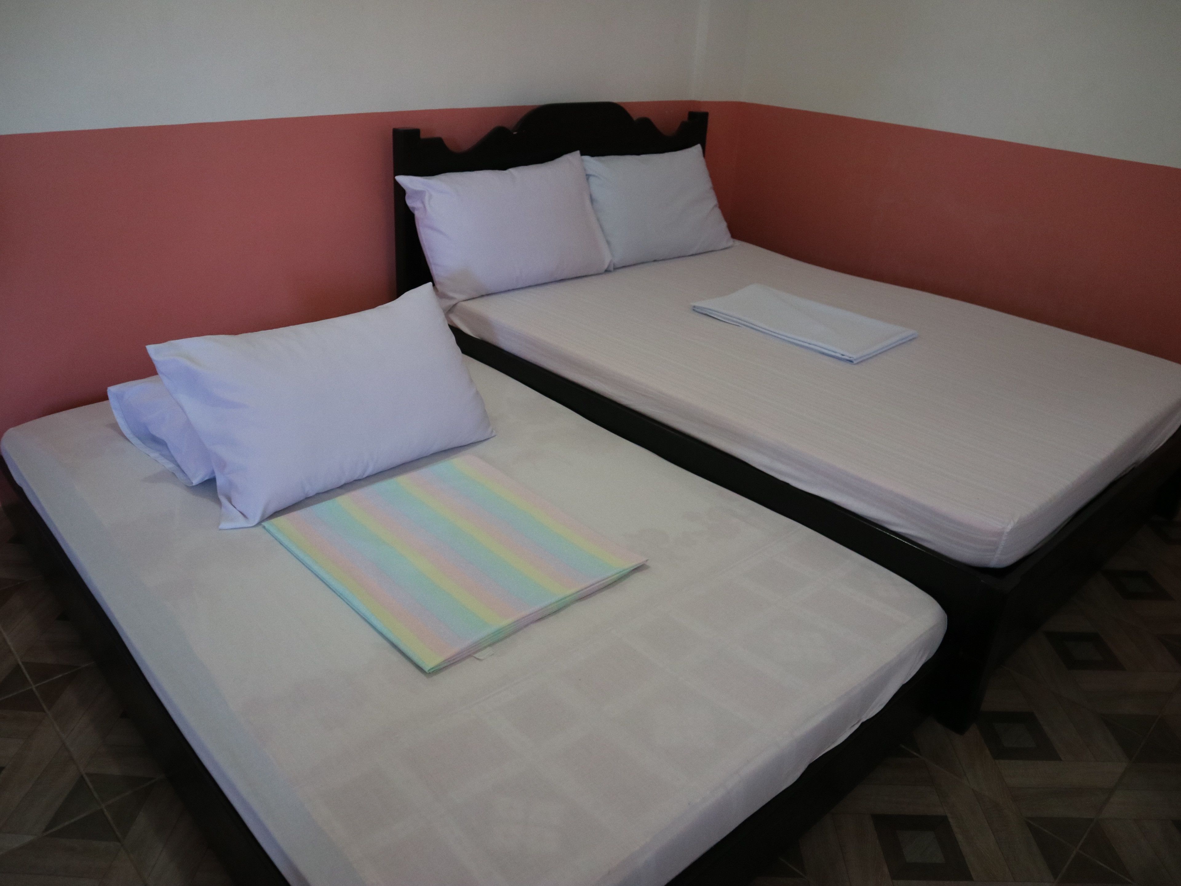 dorm | desk, rollaway beds, free wifi, bed sheets