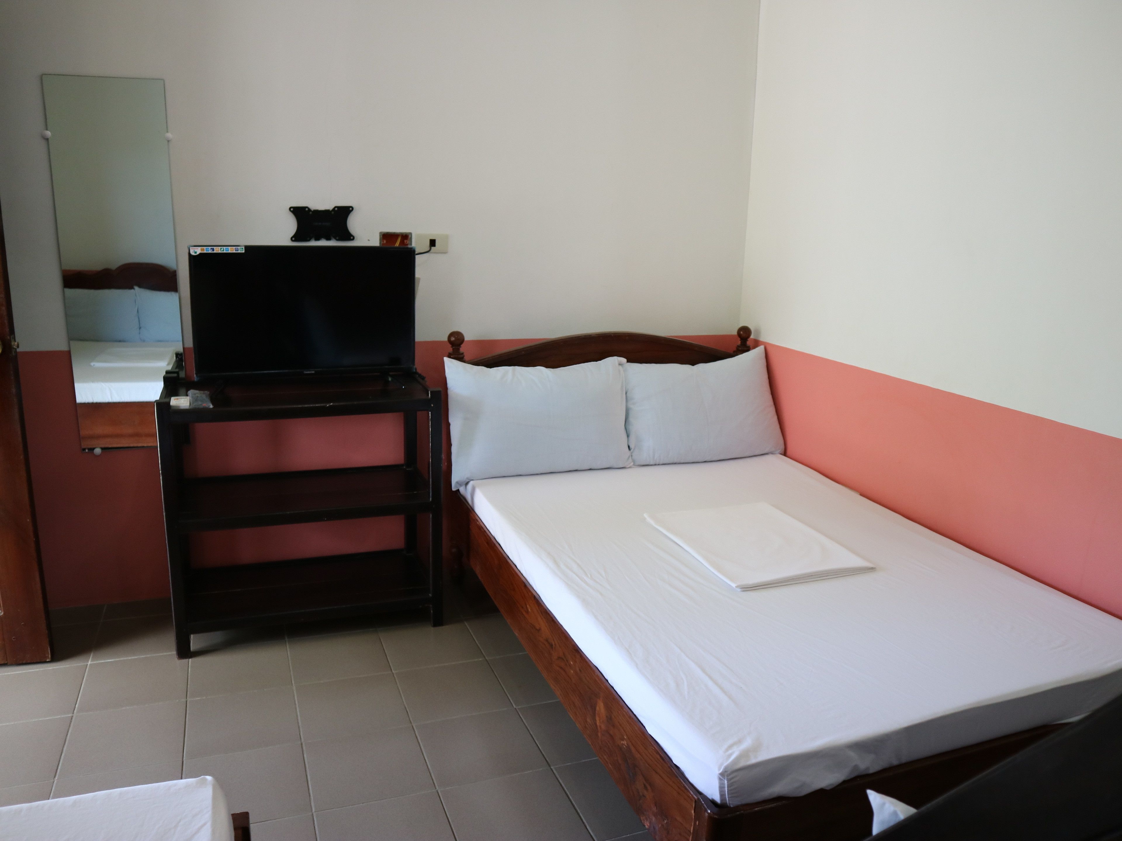 standard room (aircon) | desk, rollaway beds, free wifi, bed sheets