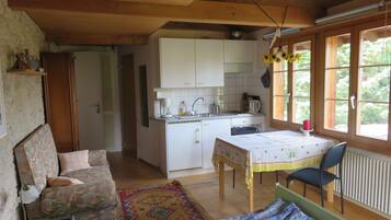 Studio | Free cots/infant beds, rollaway beds, free WiFi
