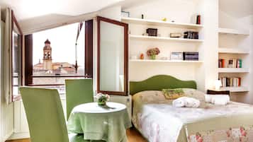 Habitación doble | Ropa de cama de alta calidad y caja de seguridad en la habitación