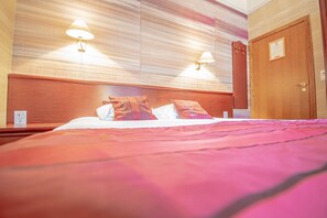 Standard Double Room | Desk, free WiFi, bed sheets - Hôtel Des Comtes (Durbuy)