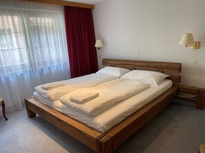 3 Schlafzimmer, hochwertige Bettwaren, Babybetten, kostenloses WLAN