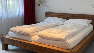 3 bedrooms, premium bedding, cots/infant beds, free WiFi