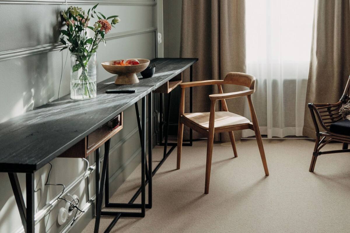 Dobbeltrom – deluxe, 1 queensize-seng | Sengetøy av topp kvalitet, minibarvarer (inkludert) og skrivebord