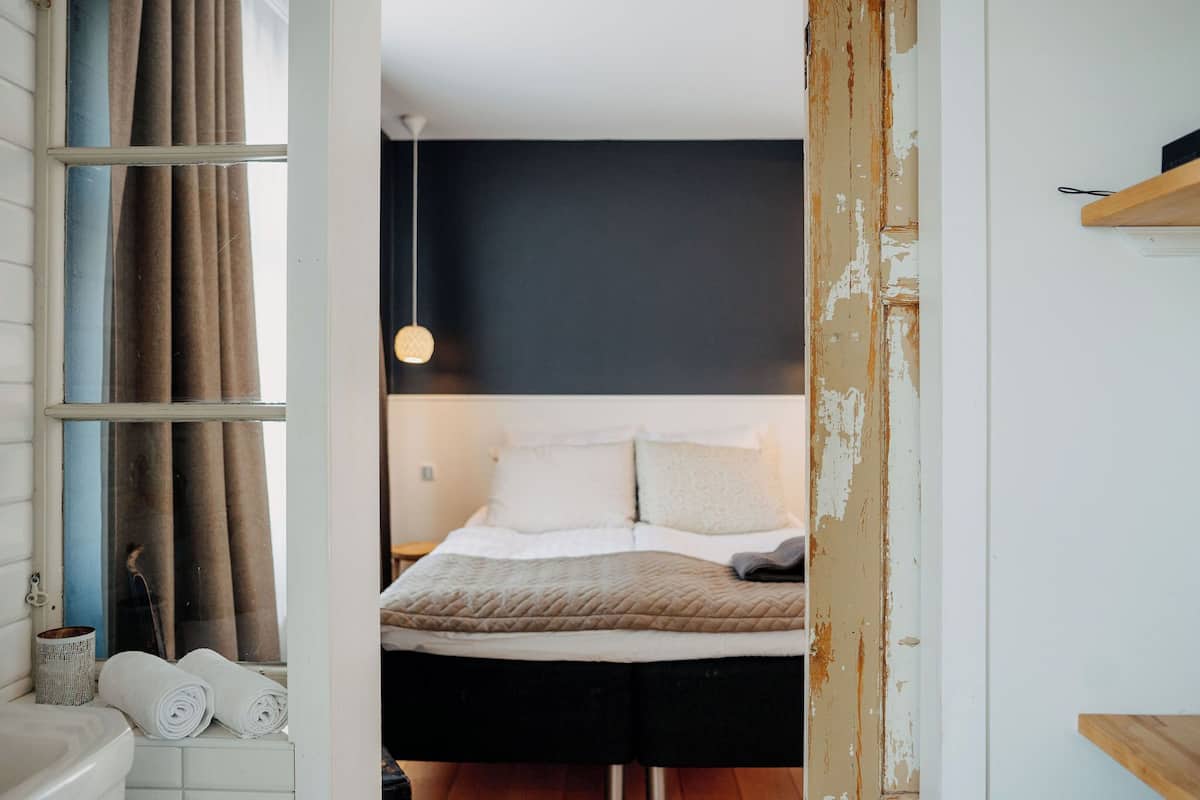 Comfort tweepersoonskamer, 1 queensize bed, bad | Luxe beddengoed, een minibar met enkele gratis items