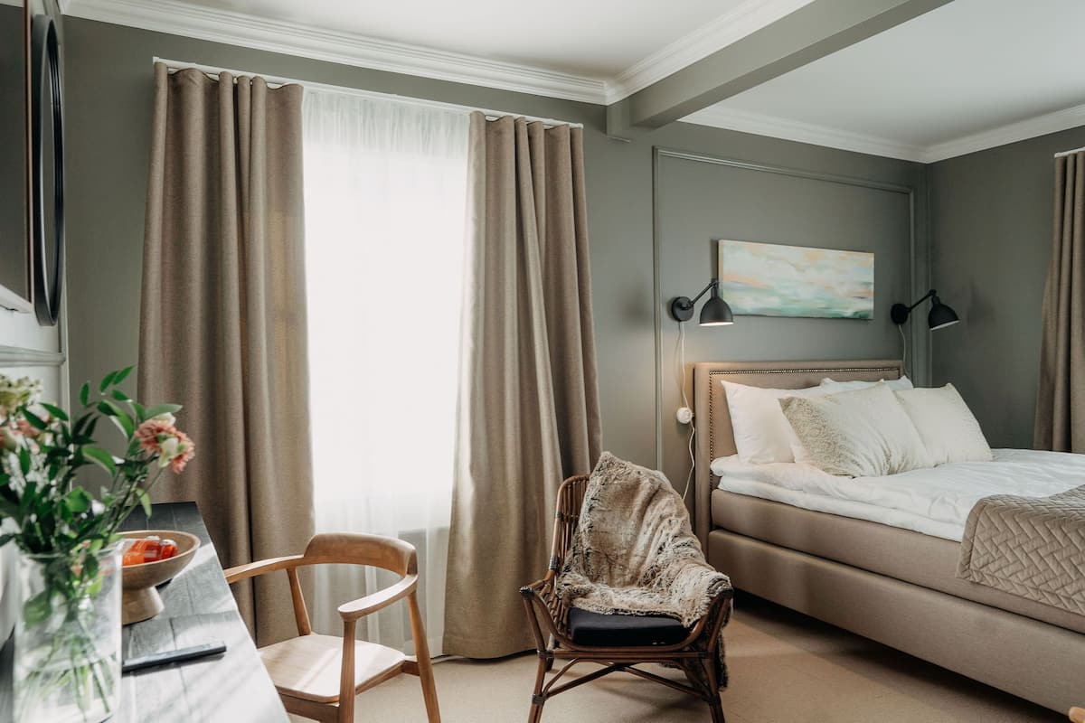 Deluxe tweepersoonskamer, 1 queensize bed | Luxe beddengoed, een minibar met enkele gratis items