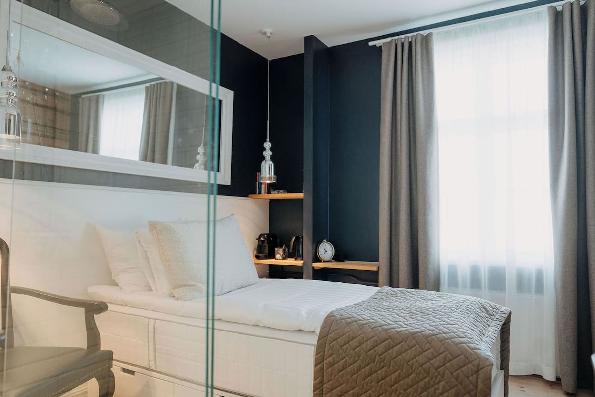 Comfort Single Room, 1 Twin Bed | Premium bedding, free minibar items, individually decorated, desk