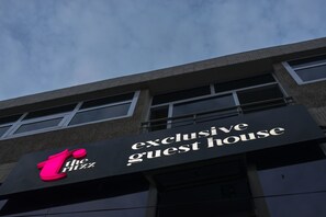 Front of property - The Ritzz Exclusive Guest House (Accra)