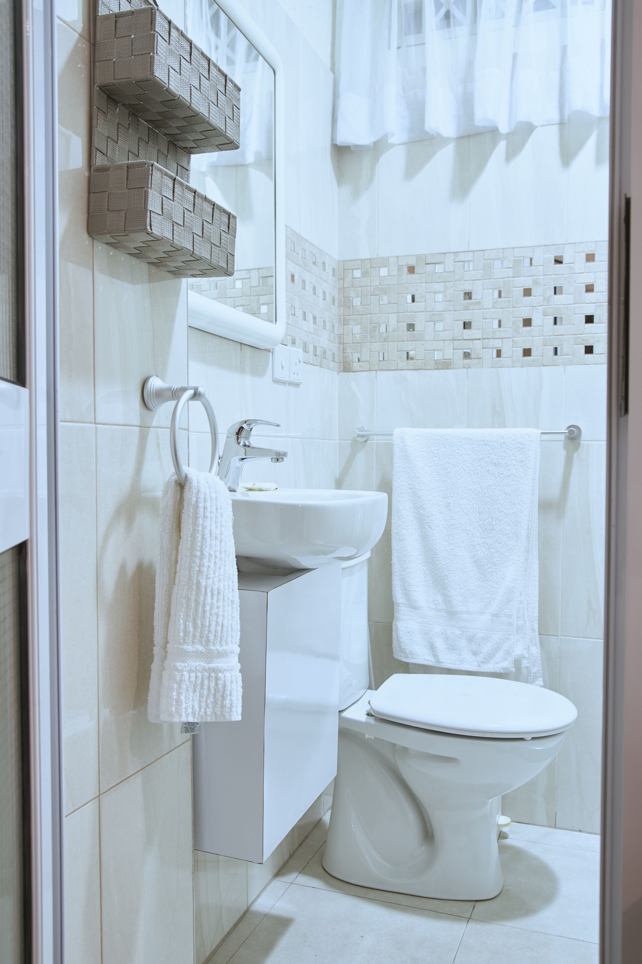 deluxe double room, 1 queen bed, kitchenette | bathroom | shower, hydromassage showerhead, free toiletries, hair dryer