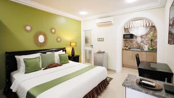 Deluxe Double Room, 1 Queen Bed, Kitchenette