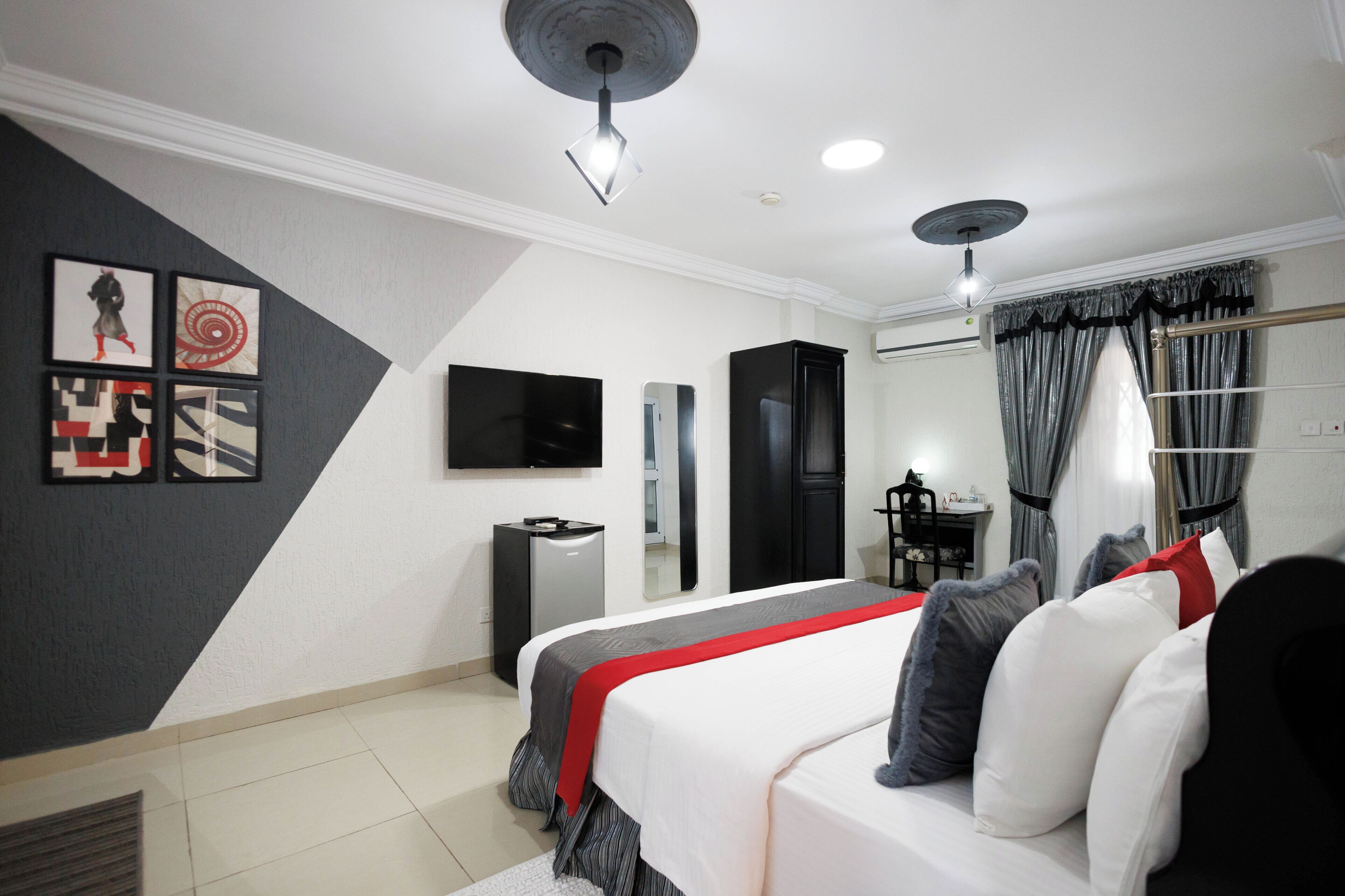 Deluxe Double Room, 1 Queen Bed, Kitchenette | Premium bedding, down comforters, pillowtop beds, minibar