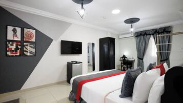 Deluxe Double Room, 1 Queen Bed, Kitchenette | Premium bedding, down comforters, pillowtop beds, minibar