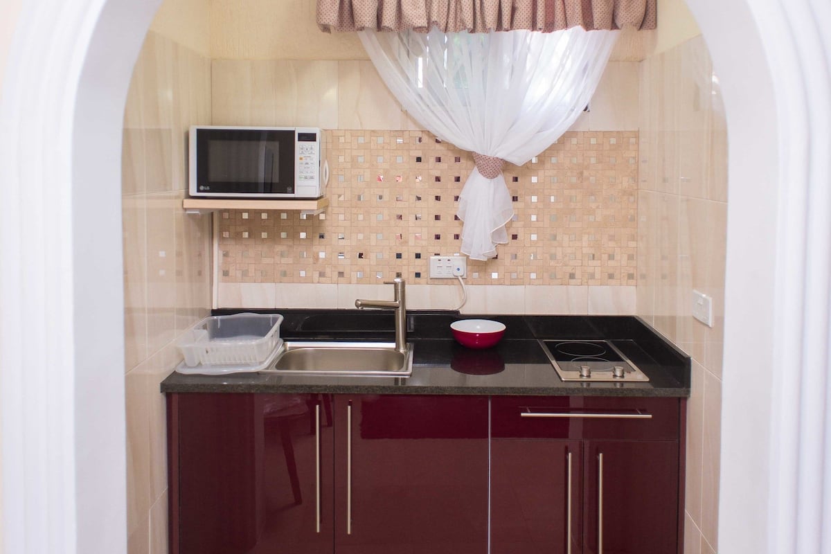 fridge, microwave, coffee/tea maker, electric kettle