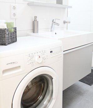 Apartment (101) | Bathroom amenities - Boardinghouse Gaimersheim (Gaimersheim)