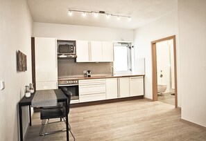 Apartment (101) | Private kitchenette | Fridge, microwave, stovetop, espresso maker - Boardinghouse Gaimersheim (Gaimersheim)