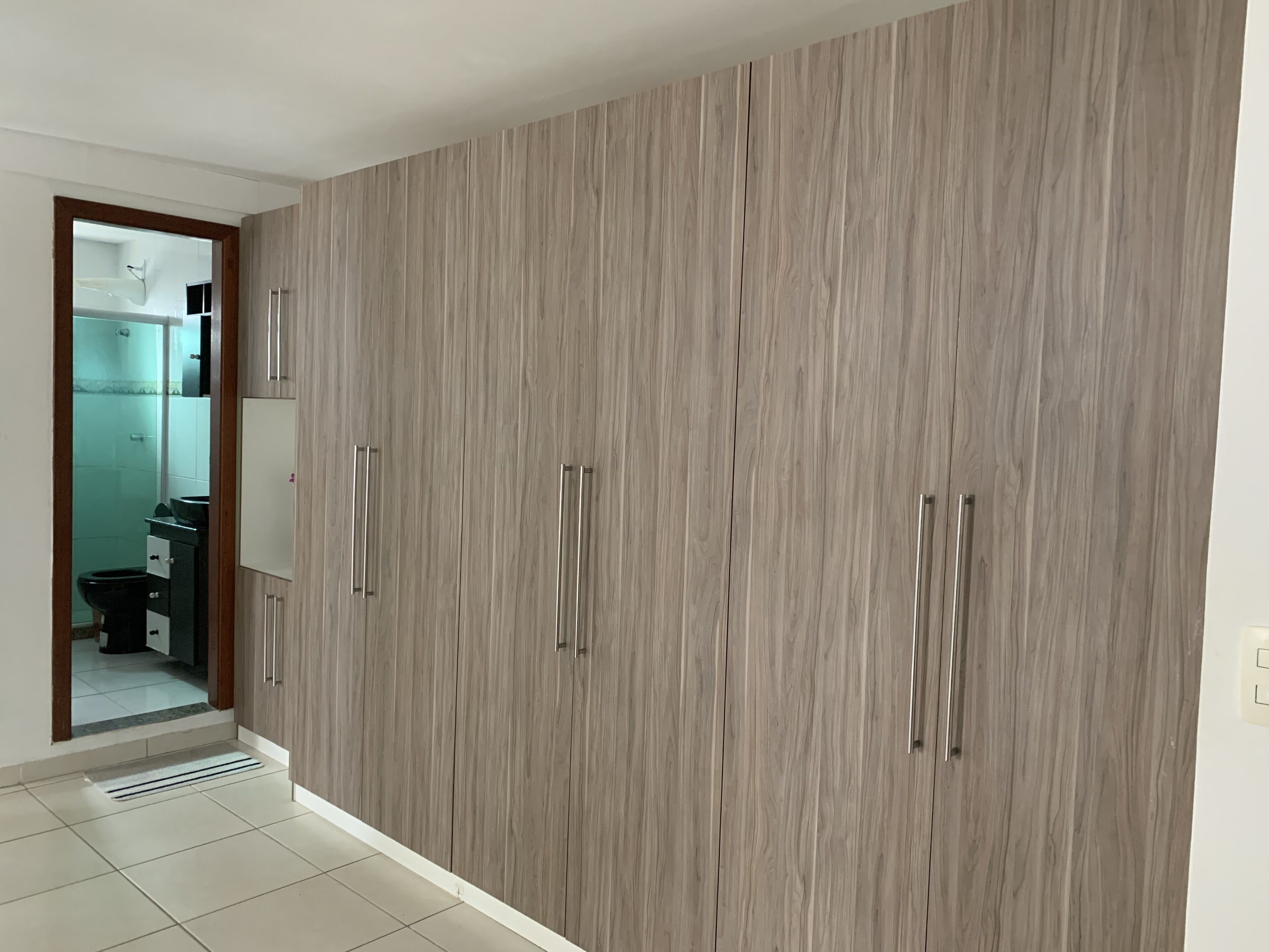 Quarto com suite (202) | Wi-Fi de cortesia, roupa de cama