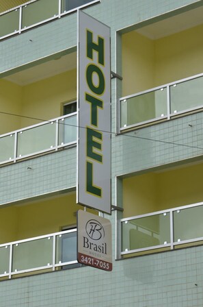 A hotel sign with "HOTEL" and "Brasil Hotel" along with a phone number. - Hotel Brasil (Guanhaes)