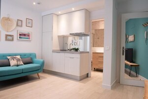 Family Studio | Private kitchen | Full-size fridge, microwave, stovetop, coffee/tea maker