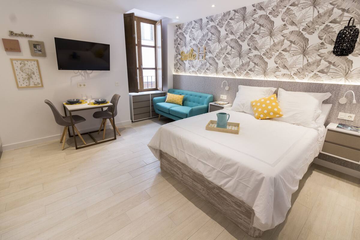 Studio Confort | Literie de qualité, couette en duvet, bureau, système d’insonorisation
