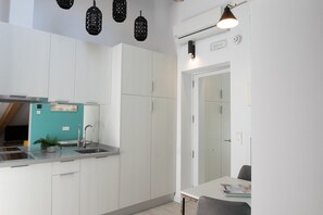 高級寢具、羽絨被、書桌、隔音