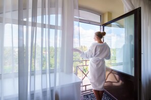 Suite | Caja de seguridad en la habitación y escritorio 