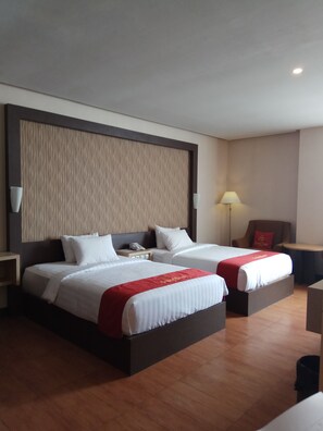 Suite Junior | 1 kamar tidur, seprai premium, minibar, dan brankas