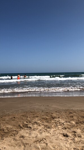 Beach nearby, white sand, sun-loungers, beach umbrellas - Villa del Mar Apartamento (La Pobla de Farnals)