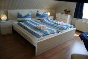 Desk, free cribs/infant beds, rollaway beds, free WiFi