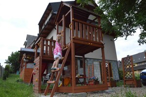 Children’s play area – outdoor