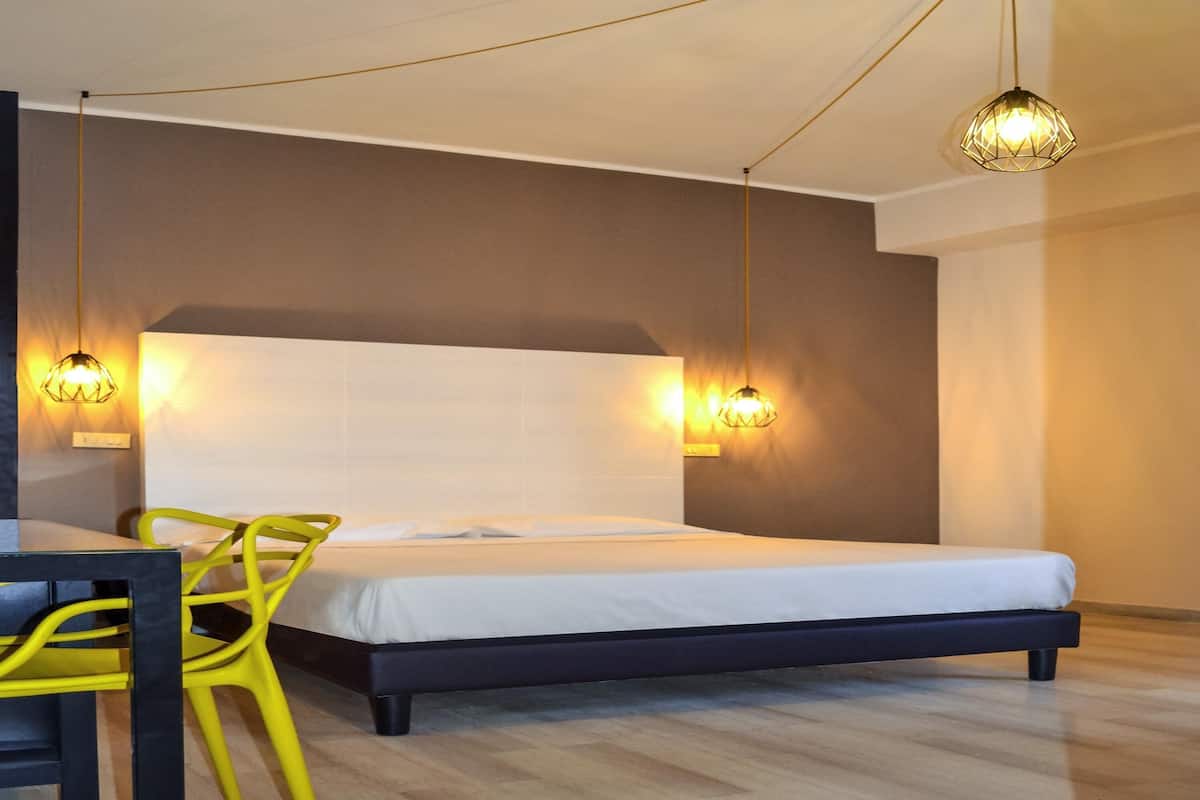 房內夾萬、書桌、遮光窗簾/窗簾、隔音