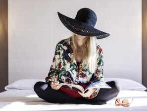 In-room safe, desk, blackout curtains, soundproofing - ibis styles Trani (Trani)