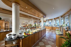 Free daily buffet breakfast