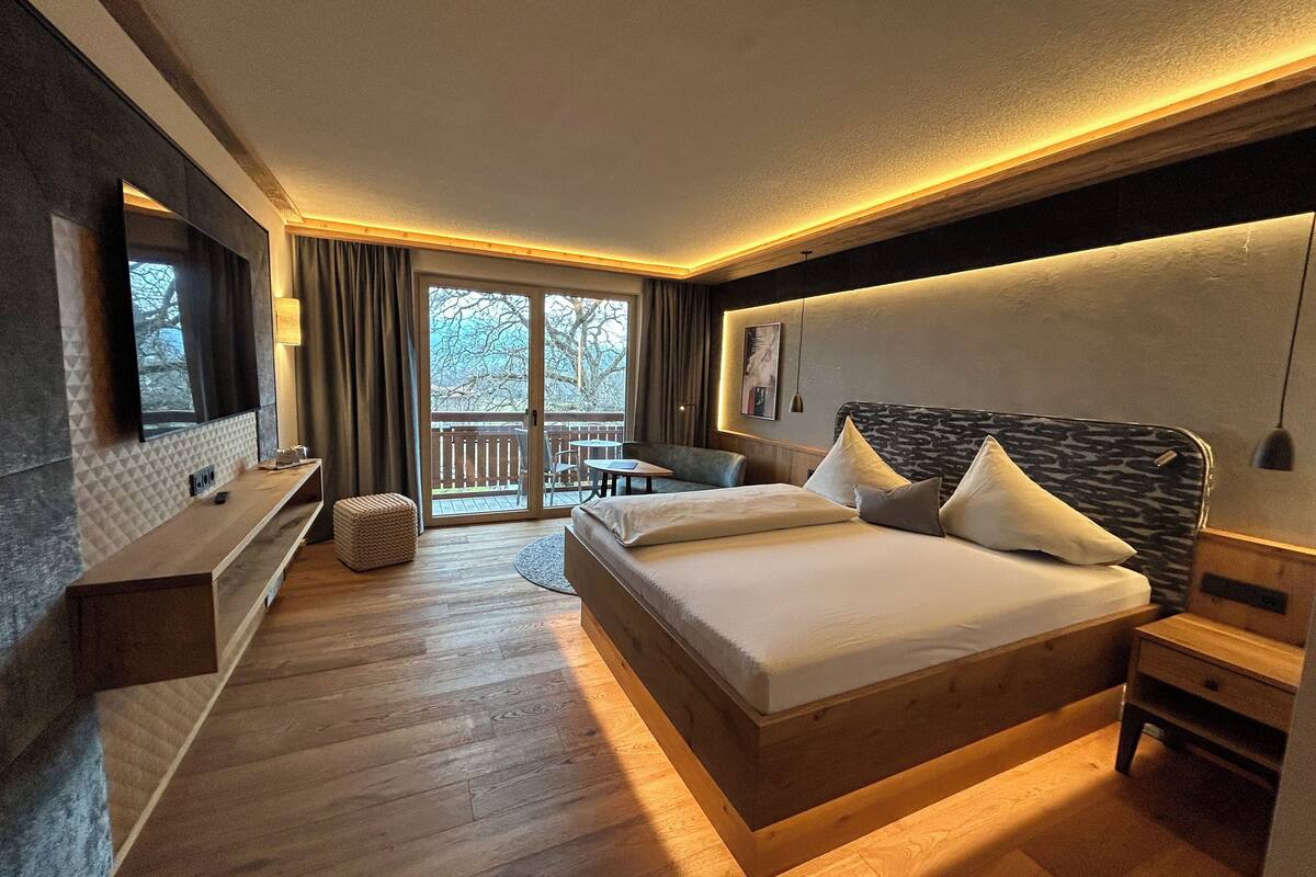 1 bedroom, in-room safe, desk, soundproofing