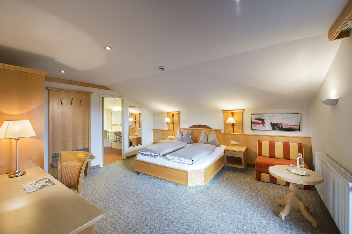 In-room safe, soundproofing, WiFi (free), bed sheets