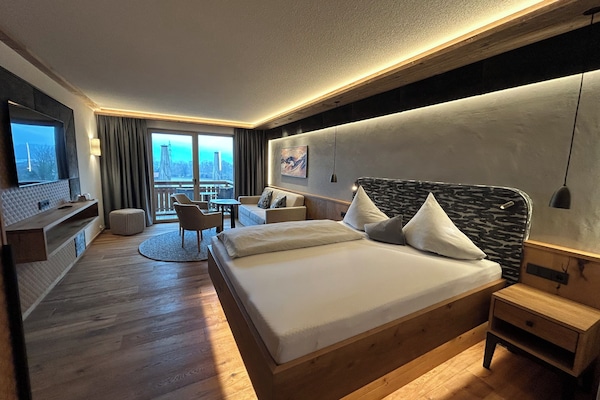 In-room safe, desk, soundproofing, cots/infant beds