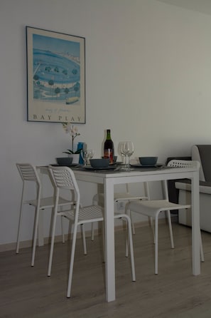 Apartment (Baltycki) | In-room dining - Sun&Relax Apartamenty Bursztynowe (Kolobrzeg)
