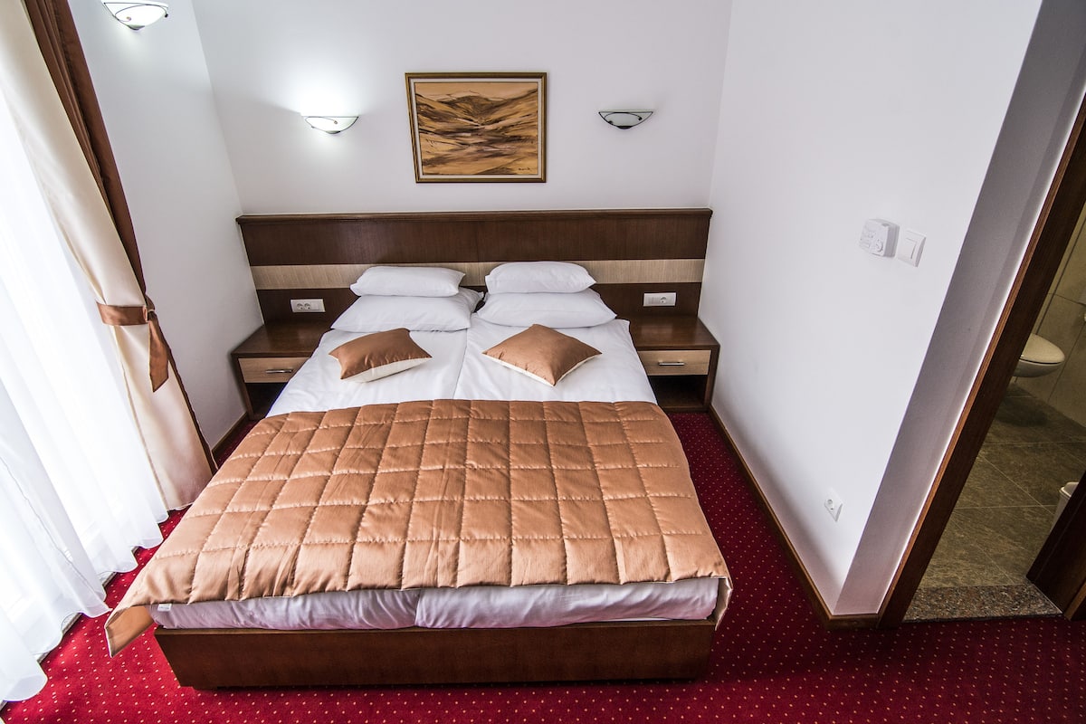 Free minibar, in-room safe, desk, soundproofing