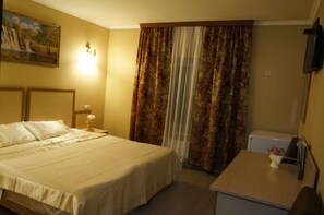 슈피리어 트윈룸 | 고급 침구, 미니바, 책상, 방음 설비